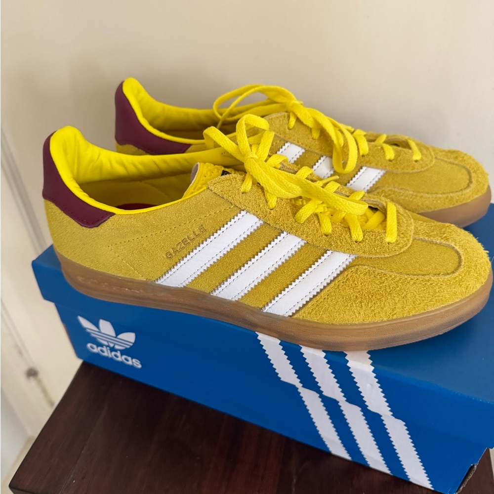 Adidas Yellow and Maroon Sneakers Size 9